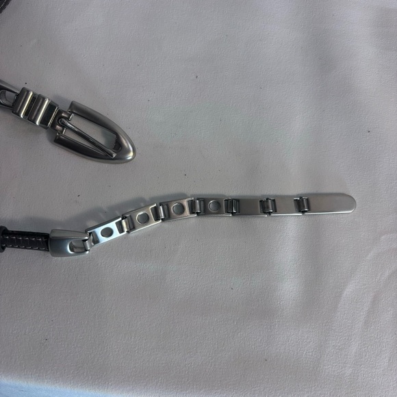 Belt Leather and Metal Clasp Combination Slim Lines Contemporary Trendy - Picture 3 of 5